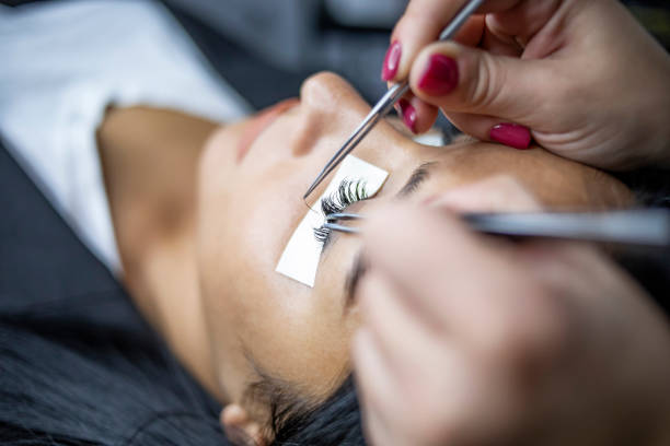 How Long Do Eyelash Extensions Last?